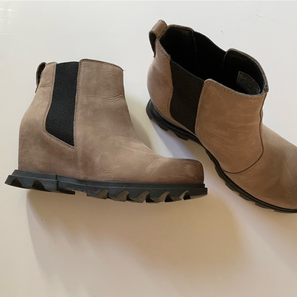 Sorel Brown Joan of Article Wedge III Chelsea Ankle Boots